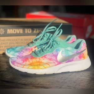 ✨ BRIGHT ✨ tie dye Nike sneakers kids size 6.5